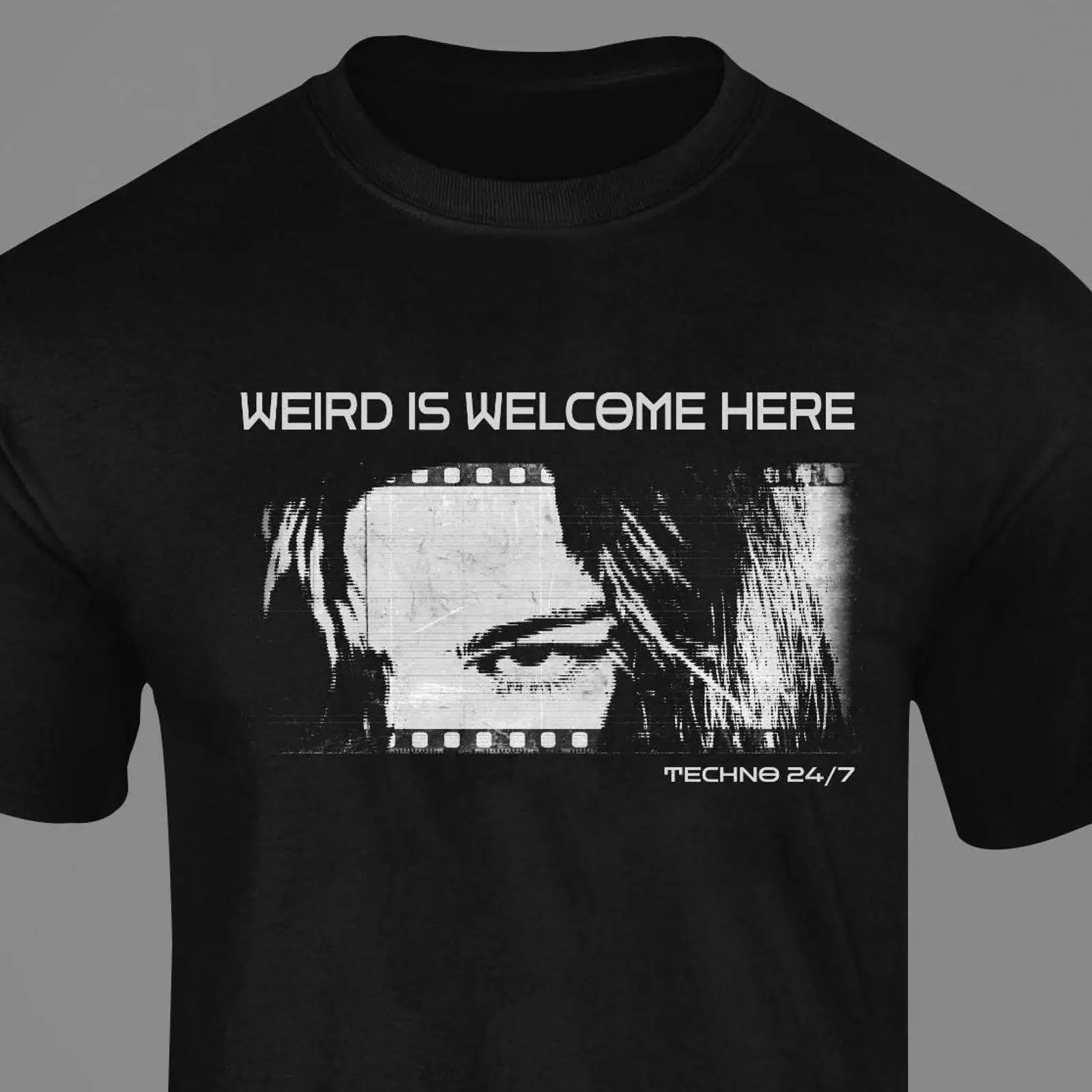 Weird is Welcome Here T Shirt  - огляд і ціна Vintage Fashion Berlin